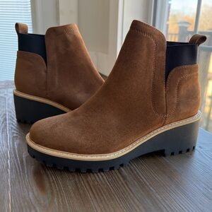 DV Dolce Vita Rango Size 9.5 NWOT Brown Suede Ankle Boots Unworn